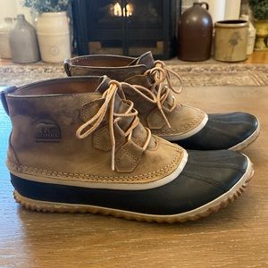 Sorel womens Out & About ankle boots